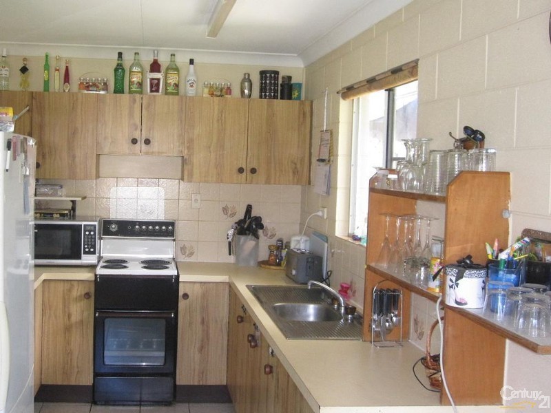 4 REBECCA COURT, Rasmussen QLD 4815