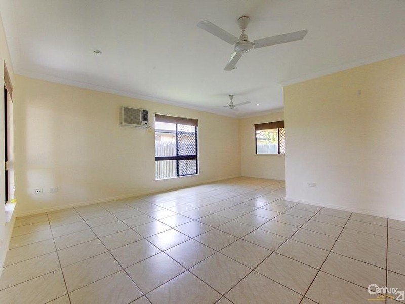 32 MINARET WAY, Mount Louisa QLD 4814