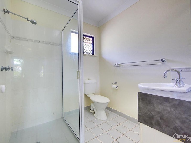 32 MINARET WAY, Mount Louisa QLD 4814