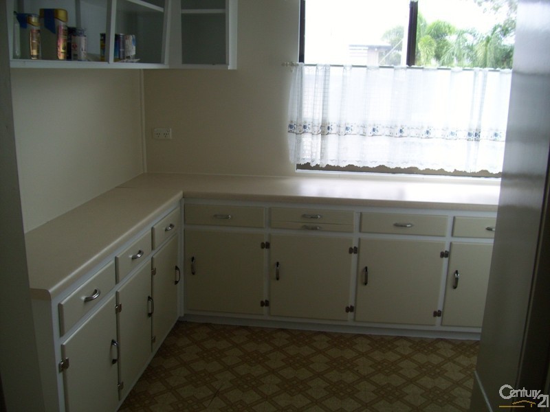 77 IRELAND ST, Oonoonba QLD 4811