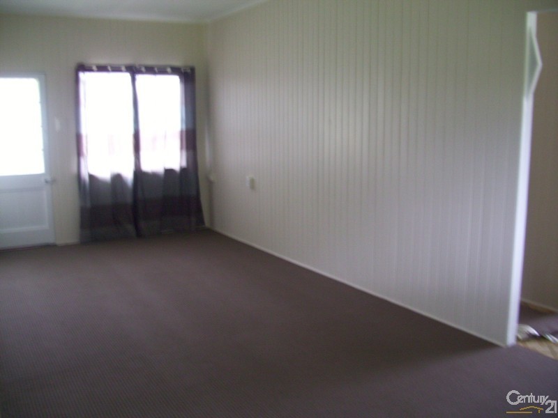 77 IRELAND ST, Oonoonba QLD 4811