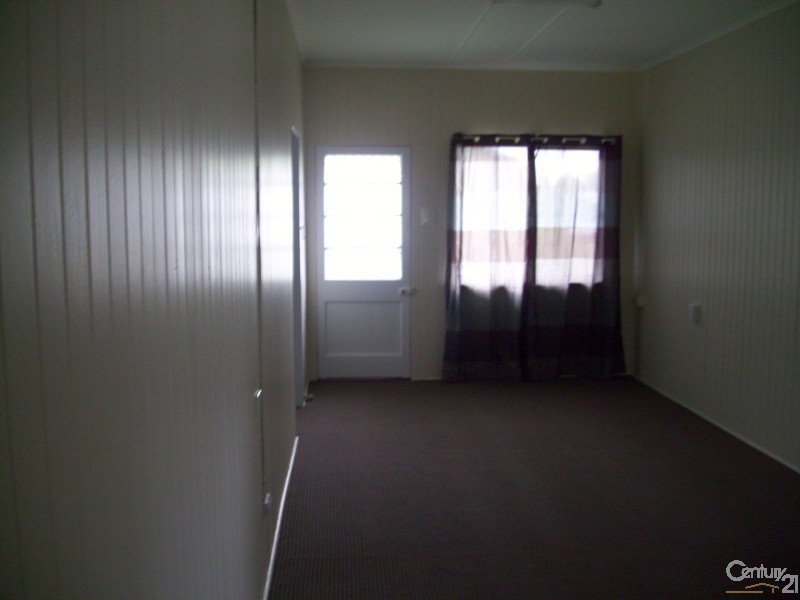 77 IRELAND ST, Oonoonba QLD 4811