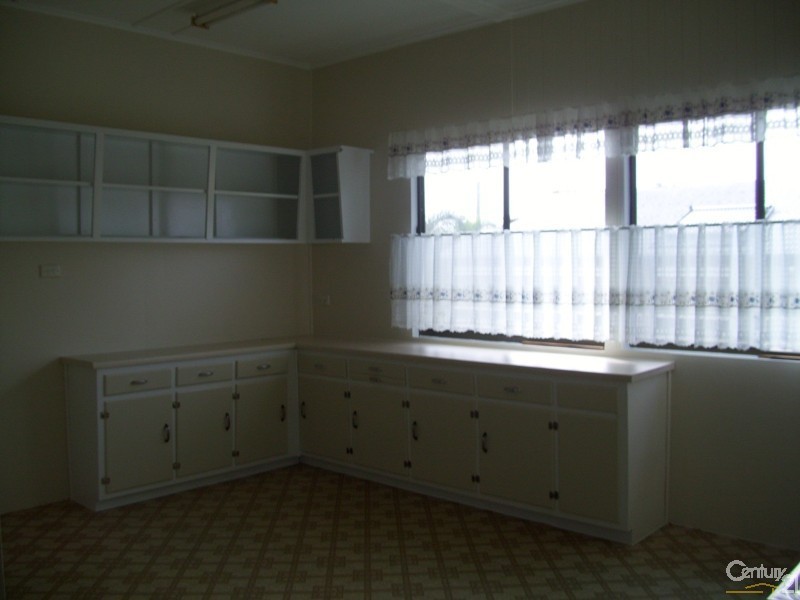 77 IRELAND ST, Oonoonba QLD 4811