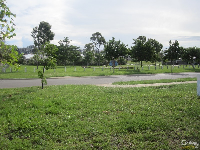 Bushland Beach QLD 4818