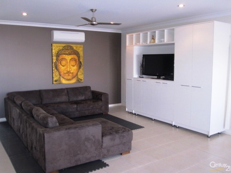 6 APPLE GUM AVENUE, Mount Low QLD 4818