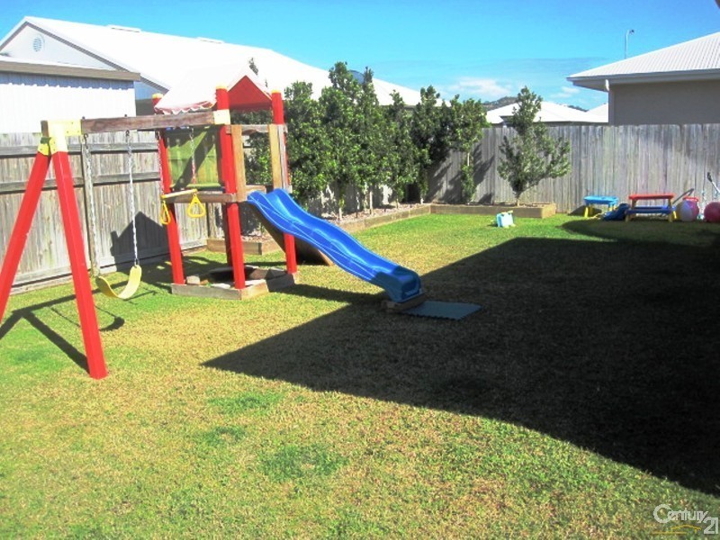 6 APPLE GUM AVENUE, Mount Low QLD 4818