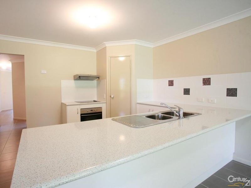 8 ABBOTT STREET, Oonoonba QLD 4811