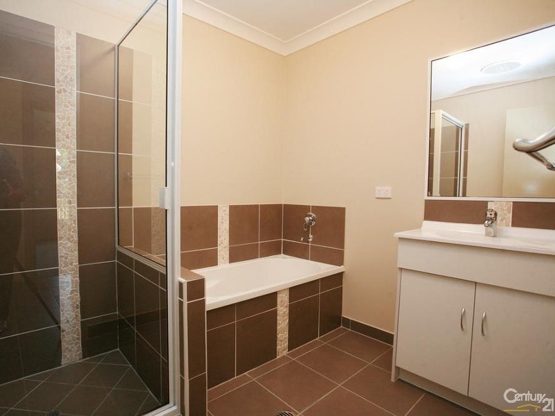 8 ABBOTT STREET, Oonoonba QLD 4811