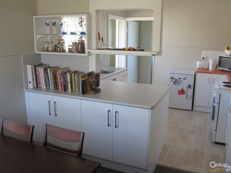 55 LOWTH STREET, Rosslea QLD 4812