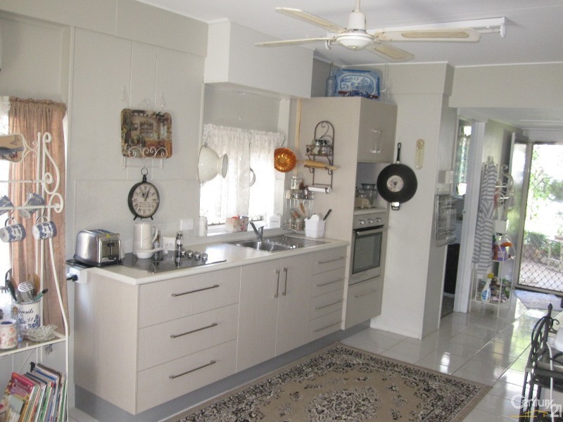 55 LOWTH STREET, Rosslea QLD 4812