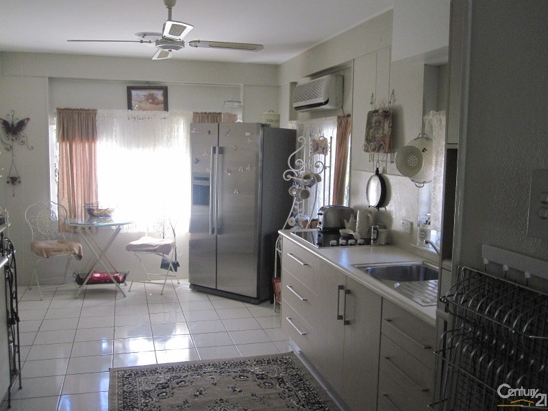 55 LOWTH STREET, Rosslea QLD 4812