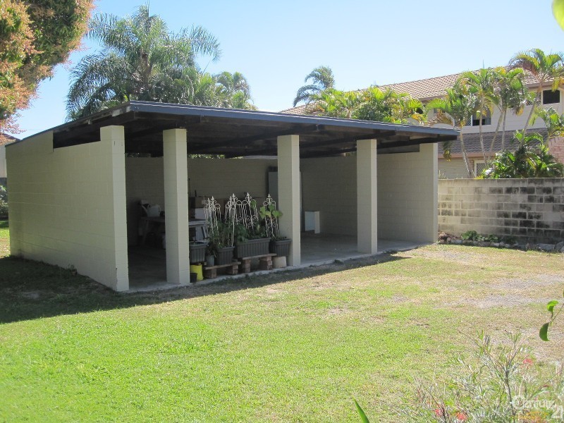 55 LOWTH STREET, Rosslea QLD 4812