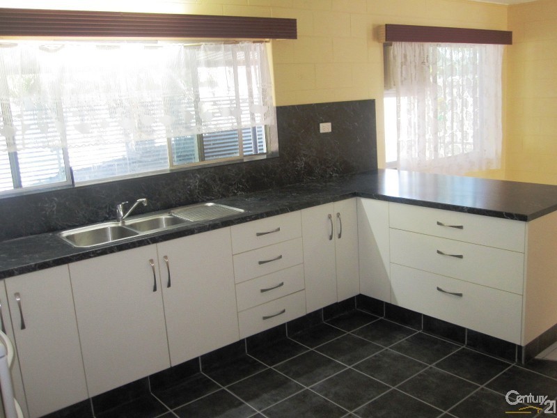 15 BANKSIA STREET, Kirwan QLD 4817