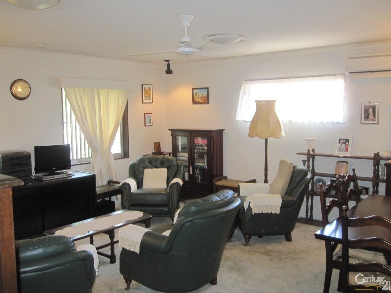 4 DAVIES STREET, Mount Louisa QLD 4814