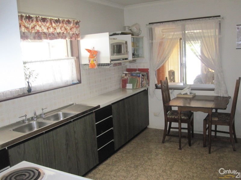 4 DAVIES STREET, Mount Louisa QLD 4814