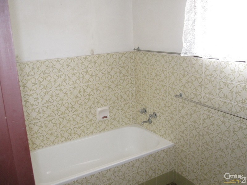 4 DAVIES STREET, Mount Louisa QLD 4814