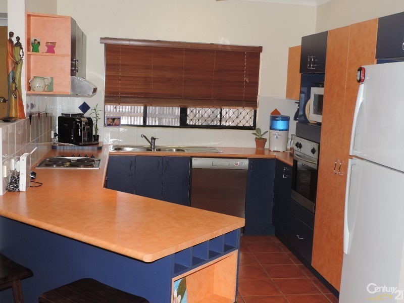 27 WOODLAKE AVENUE, Kirwan QLD 4817