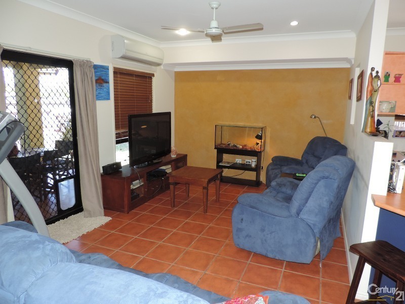 27 WOODLAKE AVENUE, Kirwan QLD 4817