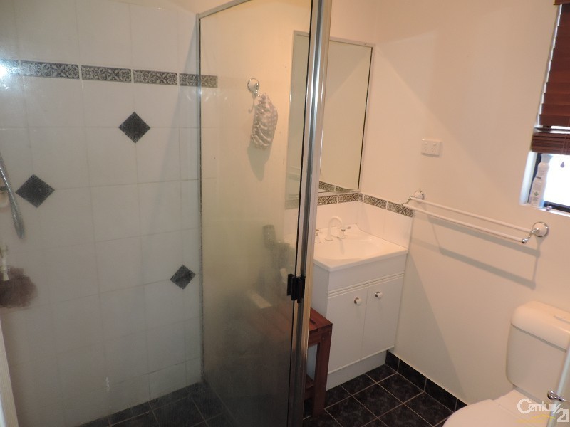 27 WOODLAKE AVENUE, Kirwan QLD 4817