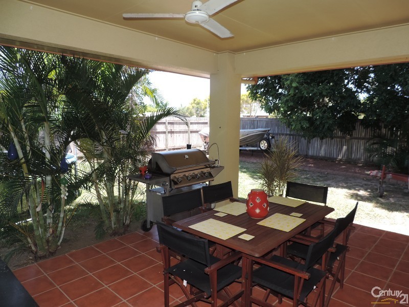 27 WOODLAKE AVENUE, Kirwan QLD 4817