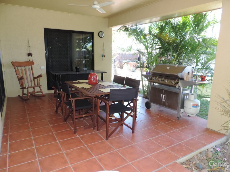 27 WOODLAKE AVENUE, Kirwan QLD 4817