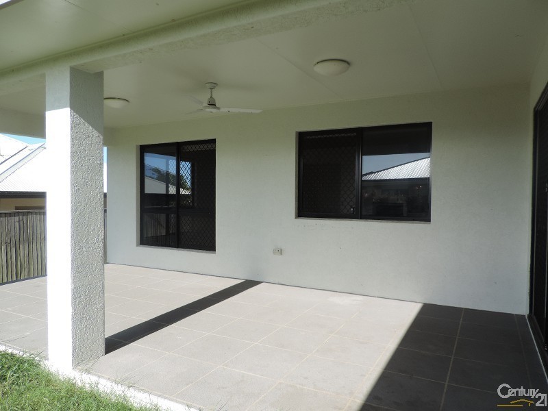 Bushland Beach QLD 4818