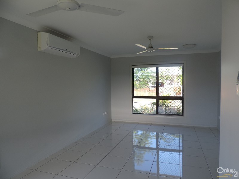 Bushland Beach QLD 4818