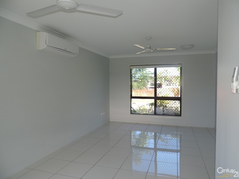 Bushland Beach QLD 4818