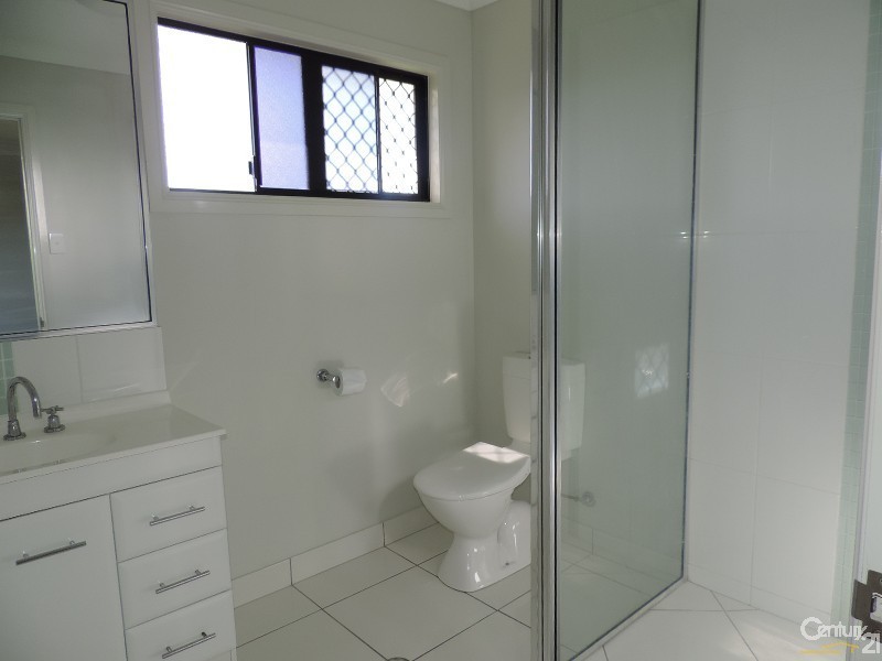 Bushland Beach QLD 4818