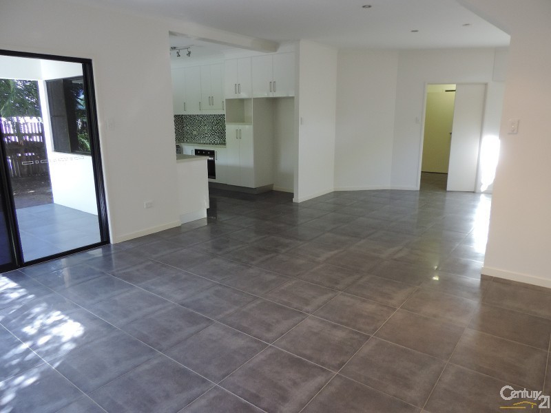 9 CAMPBELL, Hermit Park QLD 4812