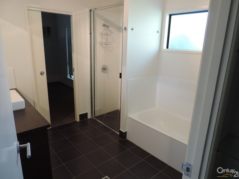 9 CAMPBELL, Hermit Park QLD 4812