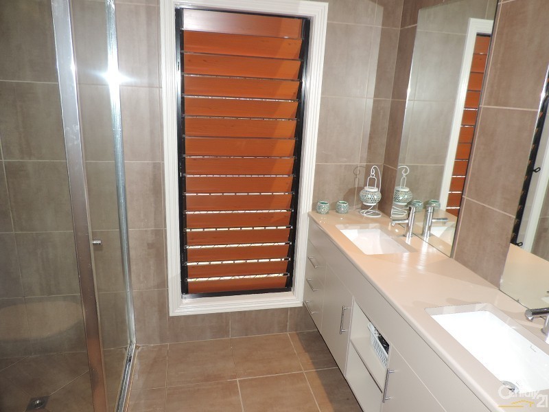 12 STENHOUSE COURT, Mount Low QLD 4818