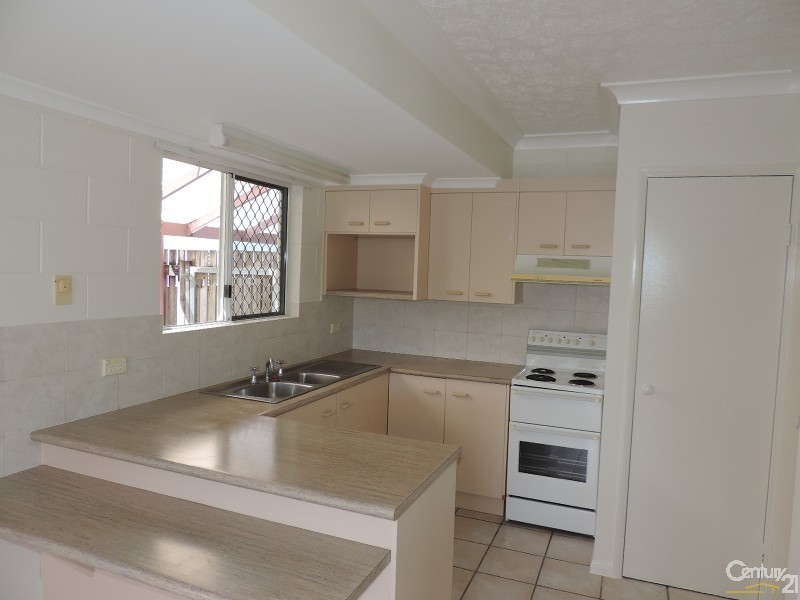 6/17 LOWTH STREET, Rosslea QLD 4812