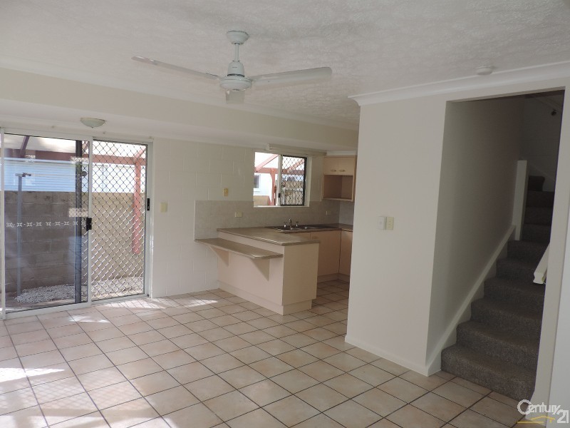 6/17 LOWTH STREET, Rosslea QLD 4812