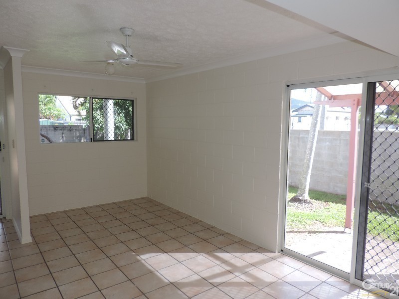 6/17 LOWTH STREET, Rosslea QLD 4812