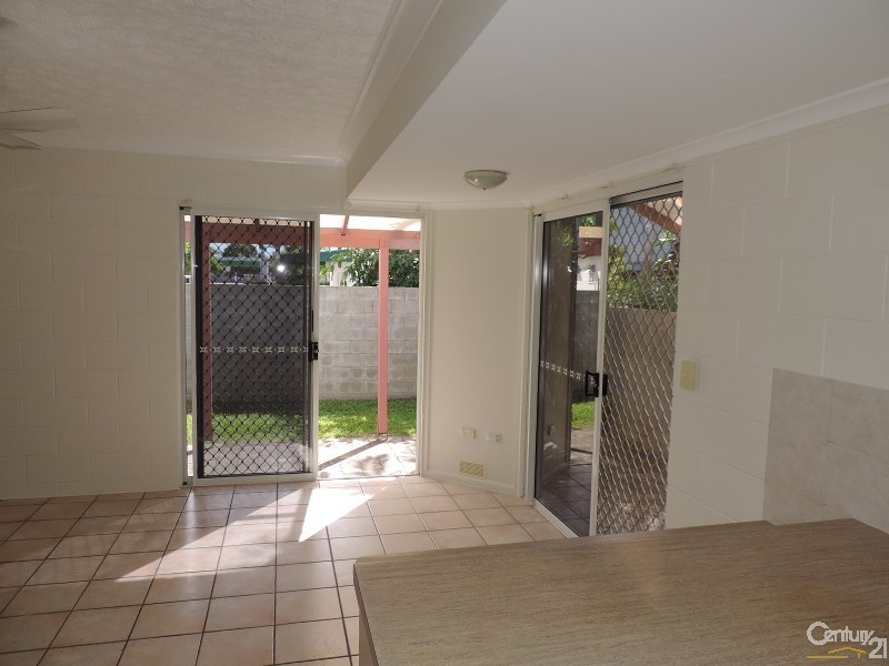 6/17 LOWTH STREET, Rosslea QLD 4812