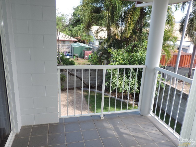 6/17 LOWTH STREET, Rosslea QLD 4812