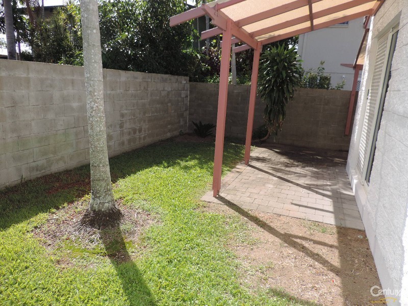 6/17 LOWTH STREET, Rosslea QLD 4812