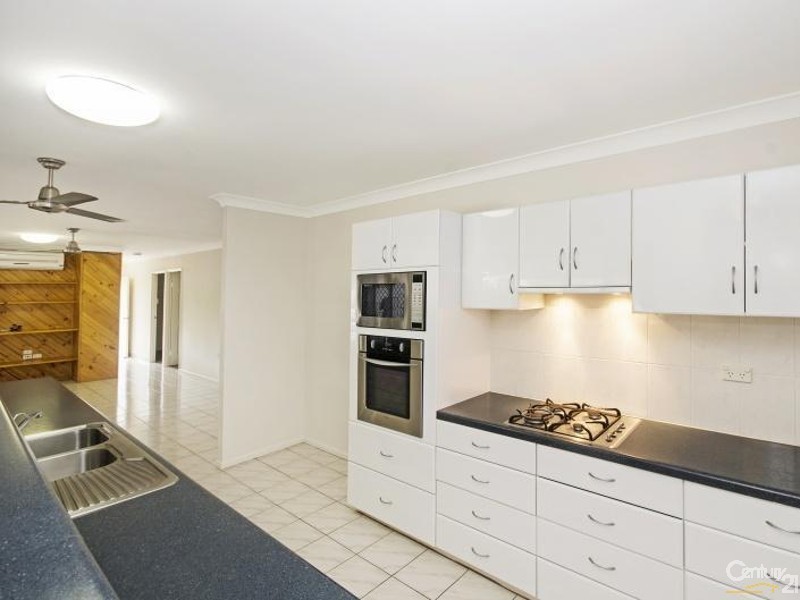 5 SANTAL DRIVE, Rasmussen QLD 4815