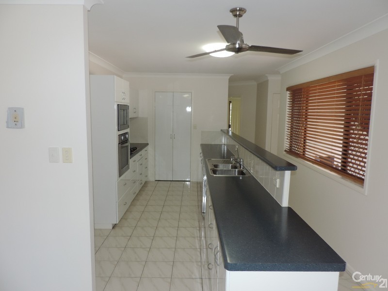 5 SANTAL DRIVE, Rasmussen QLD 4815