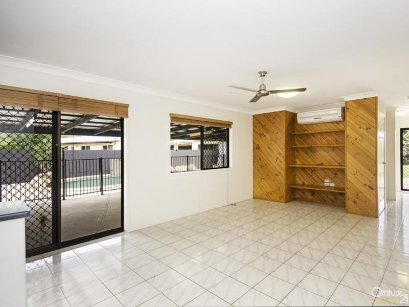 5 SANTAL DRIVE, Rasmussen QLD 4815