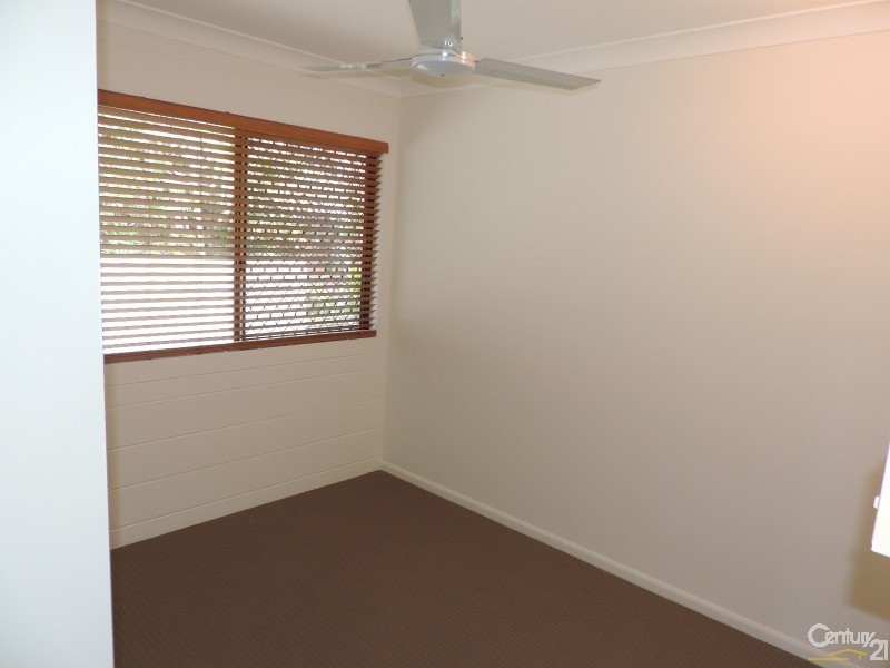 5 SANTAL DRIVE, Rasmussen QLD 4815