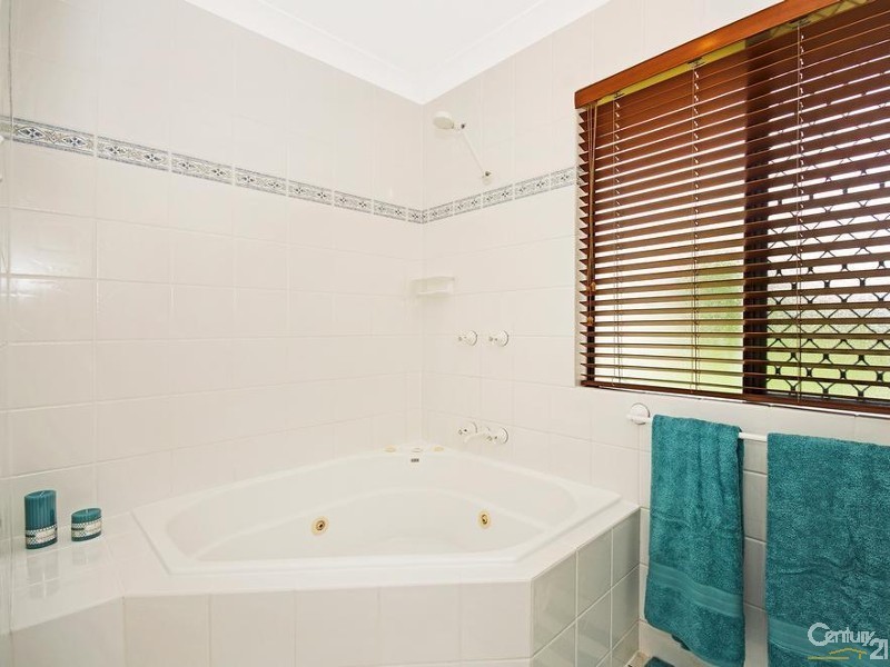 5 SANTAL DRIVE, Rasmussen QLD 4815