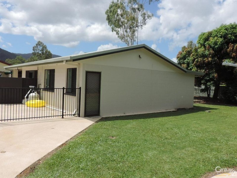 5 SANTAL DRIVE, Rasmussen QLD 4815
