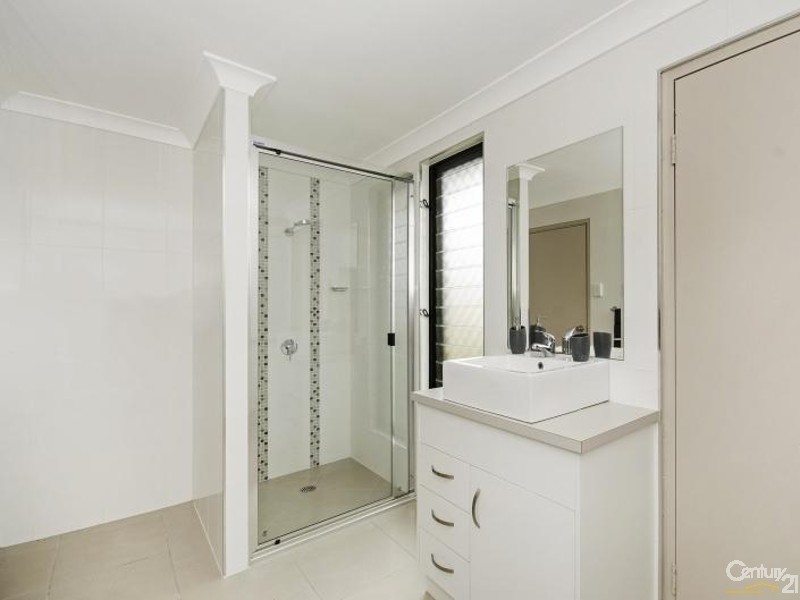 5 SANTAL DRIVE, Rasmussen QLD 4815