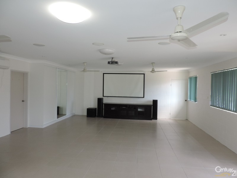 5 SANTAL DRIVE, Rasmussen QLD 4815