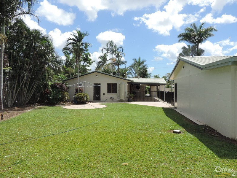 5 SANTAL DRIVE, Rasmussen QLD 4815