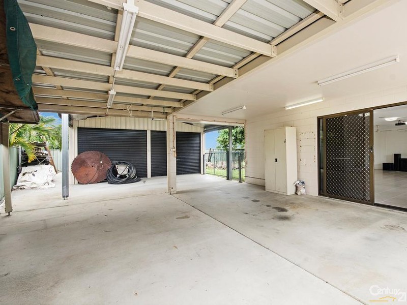5 SANTAL DRIVE, Rasmussen QLD 4815