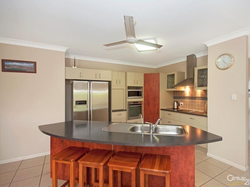 10 REDBANK COURT, Mount Louisa QLD 4814