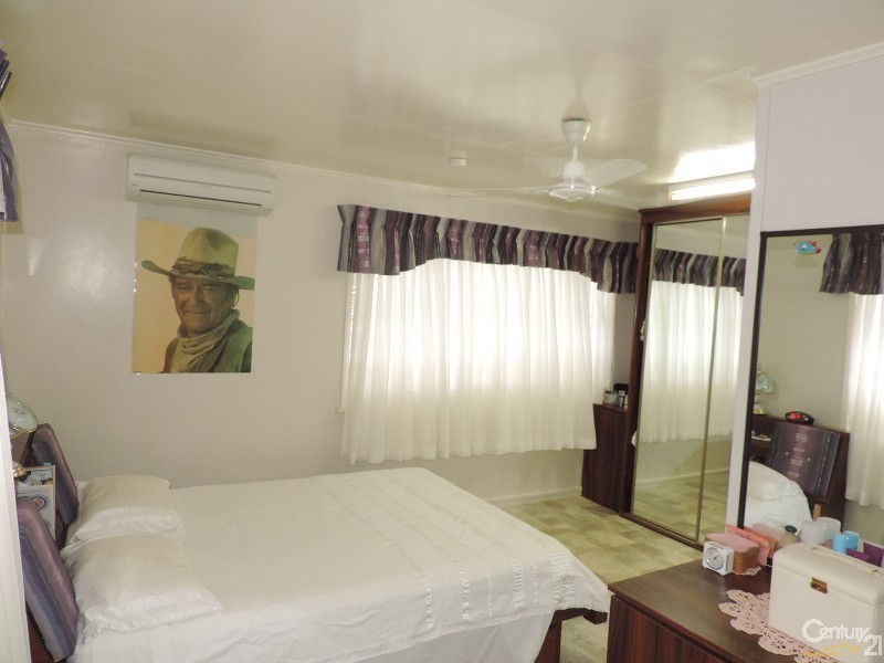 1 HAROLD STREET, West End QLD 4810